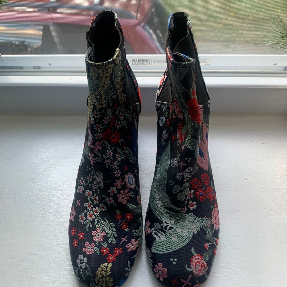 Shoe - Picture 2 of 4
